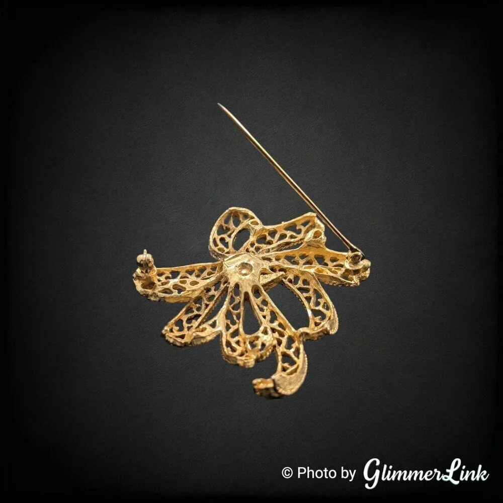 Vintage Crown Trifari Ornate Openwork Ribbon Bow Gold Tone Brooch Pin